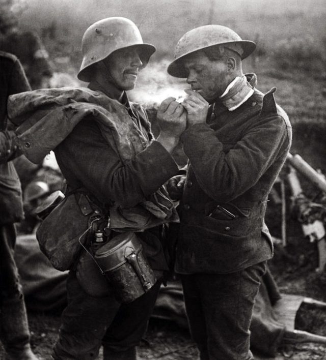 Невозможный мир 1914 года. Почему солдаты британской и немецкой армий решили прекратить сражаться на время рождественских праздников