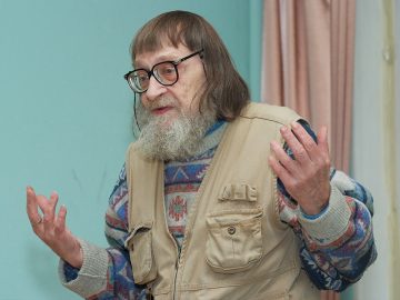 Герметичные миры и детские пьесы. Интервью с литературоведкой Александрой Цибулей о творчестве Михаила Ерёмина
