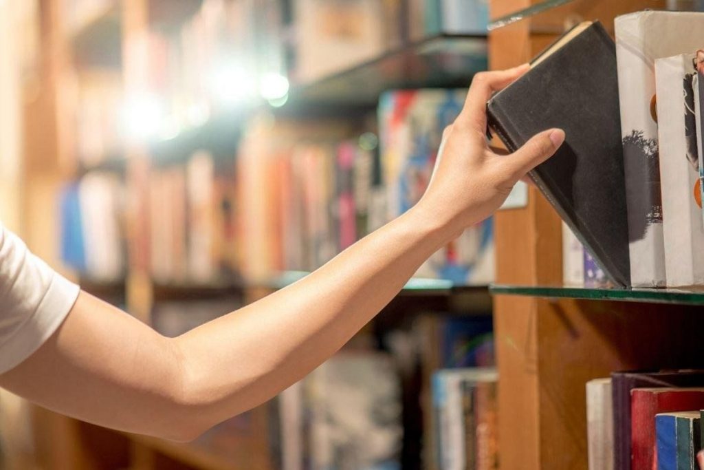 «Богатый папа, бедный папа» — в топе самых похищаемых книг-2024