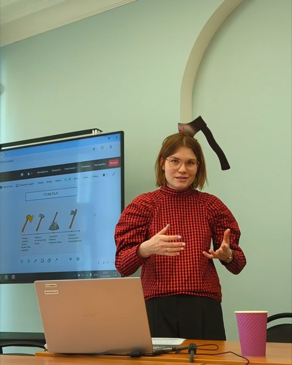 Шалость удалась: интервью с исследовательницей топоров в русской литературе