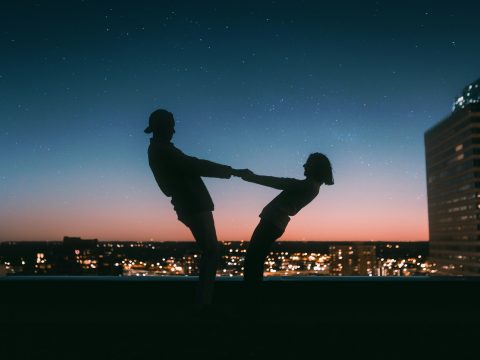 Резюме на сайте знакомств: расчет vs романтика в современных отношениях