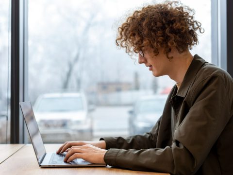 Исследование: как ускоренный просмотр видео влияет на навык запоминания информации