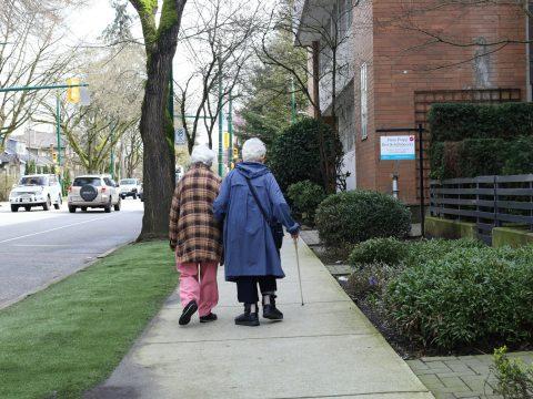 38-летняя австралийка переехала в поселок для пожилых людей ради экономии денег