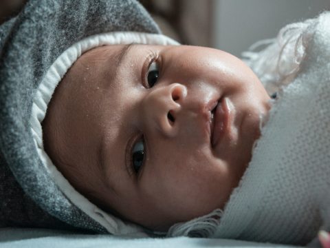 Исследование: почему младенцы рождаются со слабым зрением