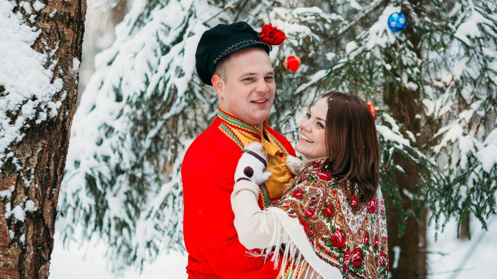 Невесте — плач, жениху — калач: почему в России снова популярны старинные свадебные обряды