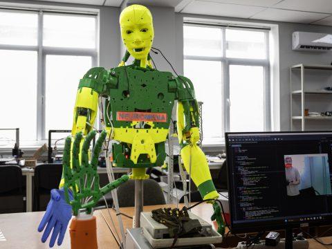 Ученые из ЮФУ изобретают биоморфного робота с чувствительными конечностями
