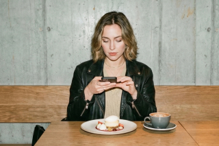 Уберите руки со стола: краткая история фотографий еды