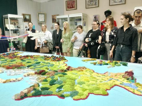 Мастерицы из Тамбовской области создали самую большую вязаную карту России