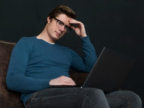Исследование: мужчины, посмотревшие порноролики, назвали своих партнерш менее привлекательными