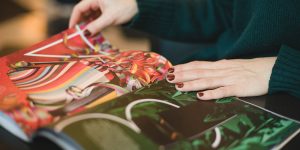 Встречаем книжку по обложке: почему мы все еще фанатеем от оформления печатных изданий
