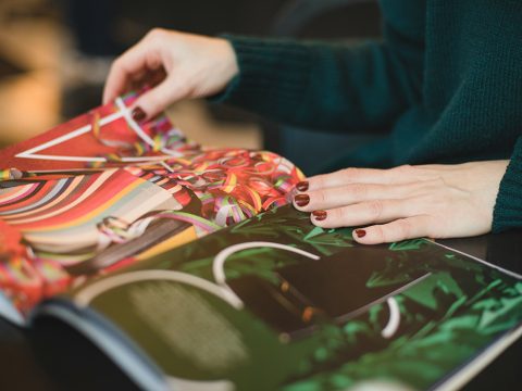 Встречаем книжку по обложке: почему мы все еще фанатеем от оформления печатных изданий