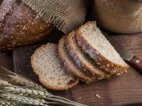 В России придумали рецепт арктического хлеба с мхом и клюквой