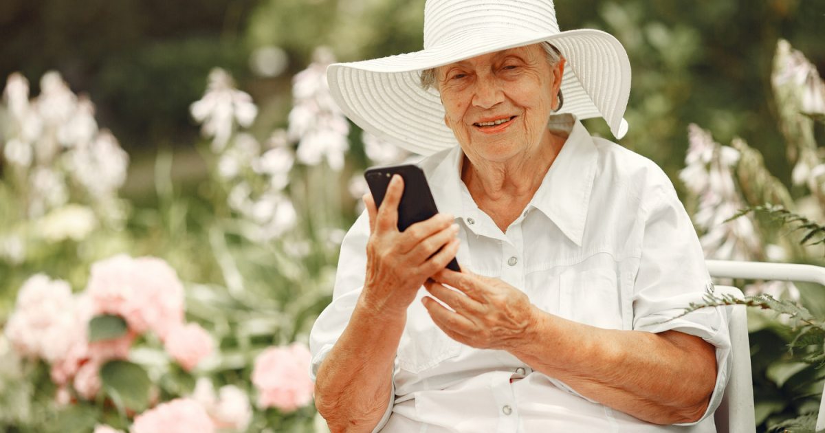 Исследование: умение пользоваться интернетом улучшает когнитивное здоровье пожилых людей