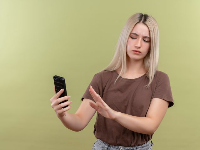 Исследование: предупреждения о шокирующем контенте лишь подогревают интерес людей к ролику или фотографии