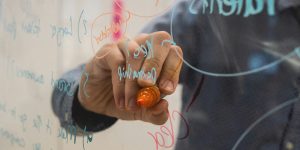 Созидательное разрушение: за что присудили премию памяти Альфреда Нобеля по экономике