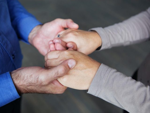 Актрисы Паулина Андреева и Юлия Снигирь выступят на фестивале, посвященном равному консультированию