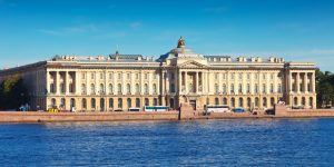 Из Петербурга в Москву: как художники Северной столицы создали образ Златоглавой