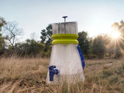 Ученые создали портативное устройство, умеющее добывать питьевую воду из воздуха
