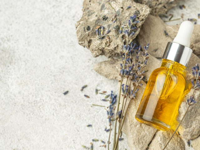 Российские ученые выяснили, какие ароматы помогают людям справиться с тревожностью