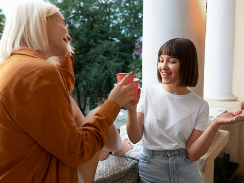 Сын на час, друг по акции: зачем люди XXI века покупают человеческое тепло