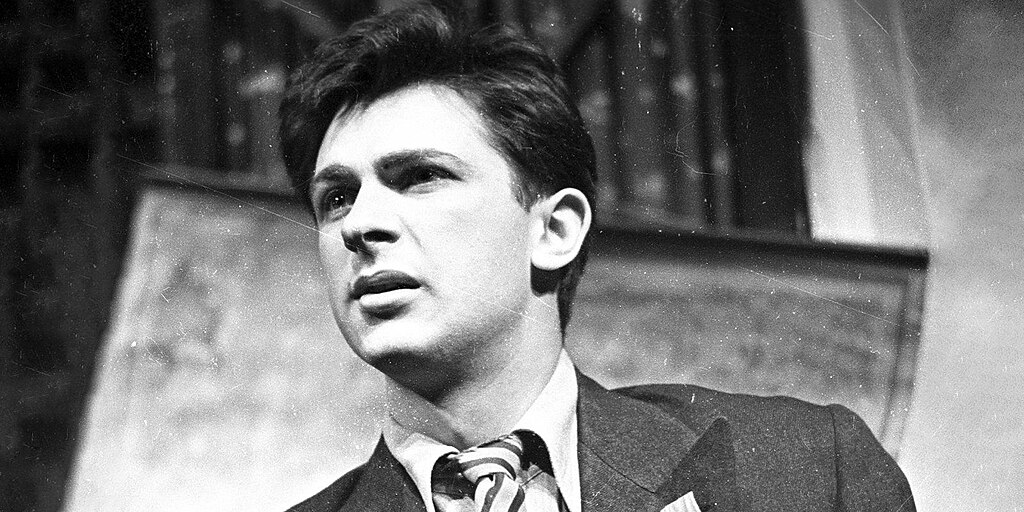 Игорь Кваша в спектакле «Вечно живые»