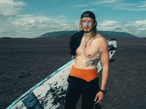 Камчатка: черные пляжи, волны и серфинг