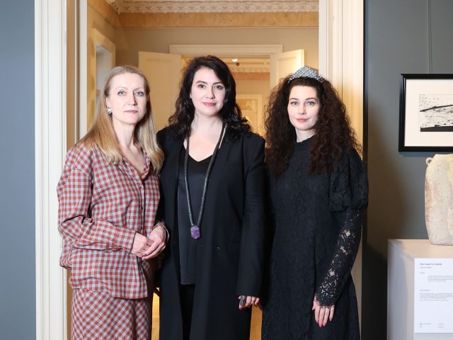 «Чувствуем время и фиксируем его»: интервью с кураторами выставки о современном русском стиле Элиной Туктамишевой, Ириной Батьковой и Светланой Поповой