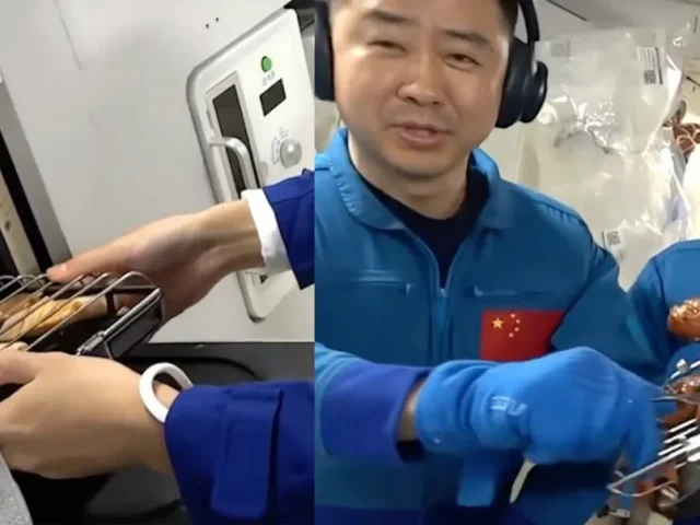 Китайские космонавты приготовили барбекю на борту космической станции «Тяньгун»