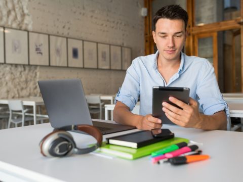 Исследование: обучение с использованием чат-ботов приводит к получению более поверхностных знаний