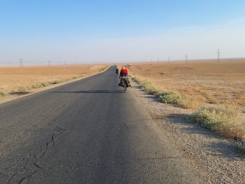 Хорошие дороги, вооруженные люди: на велосипеде по Афганистану