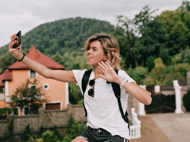 Исследование: люди больше симпатизируют тем, кто хвастается не предметами роскоши, а качественным отдыхом