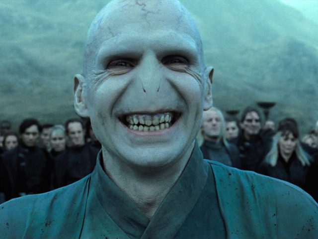 Не только Волан-де-Морт: вспоминаем самые неординарные роли Рэйфа Файнса