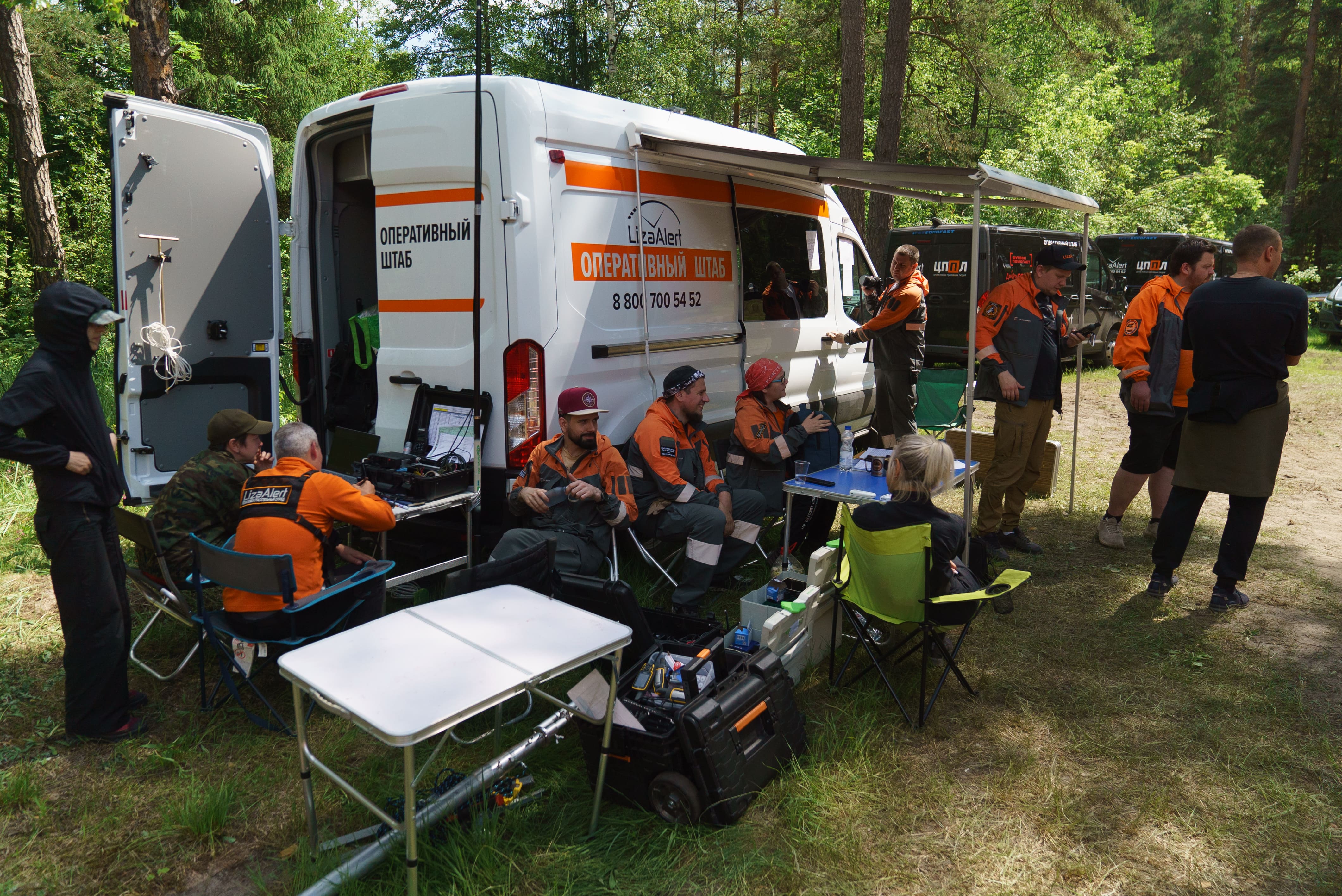 поисково-спасательные работы в России, ЛизаАлерт, добровольцы и волонтеры