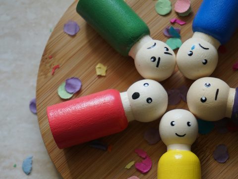 Пять стадий принятия: зачем мы разделяем людей на психологические типы