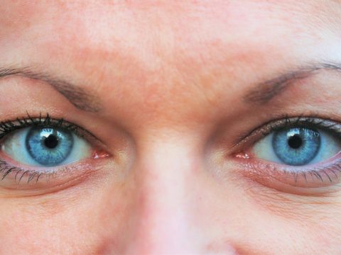 Исследование: наличие морщин у глаз — основной визуальный «индикатор» возраста женщин