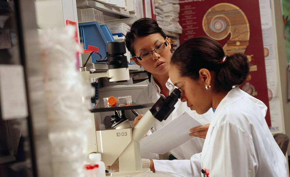 женщины-ученые, исследование, наука