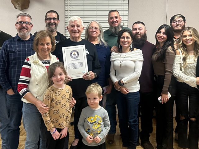 74-летнего американца усыновили его друзья, мужчина попал в Книгу рекордов Гиннесса