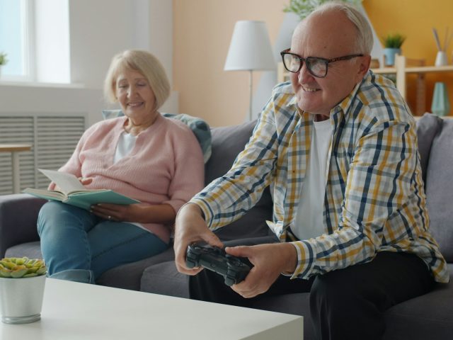 Исследование: простые привычки, сохраняющие «молодость» человеческого мозга