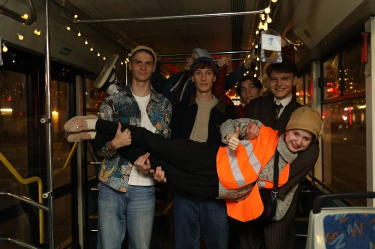 театр в трамвае