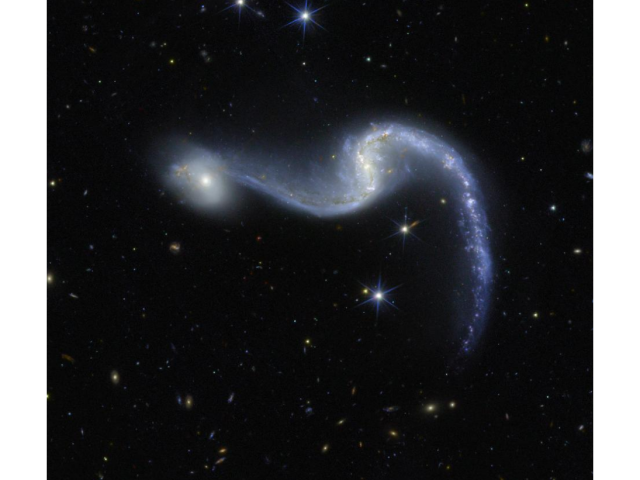 Космический телескоп «Евклид» запечатлел галактику — «праздничную гирлянду»