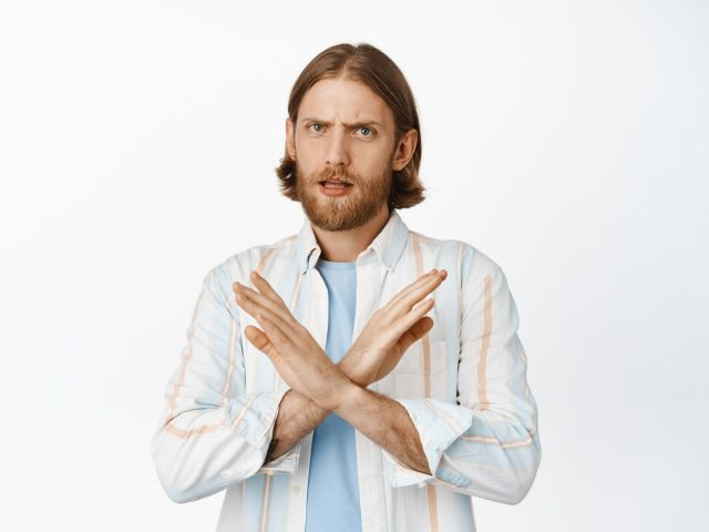 Исследование: из-за финансовых трудностей люди быстрее бросают курить