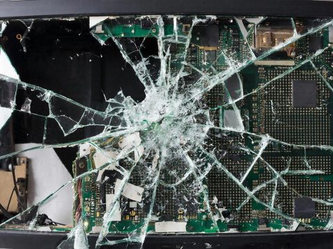 Пожилая жительница Китая разбила телевизор, «заступаясь» за любимых героев сериала