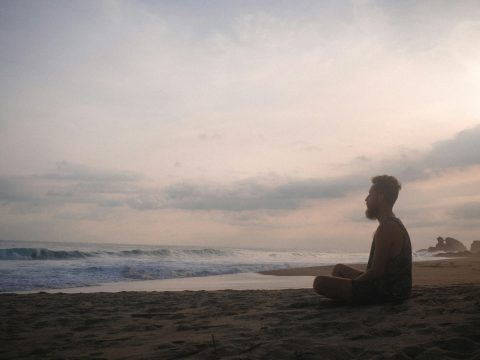 Ученые обнаружили, что медитация помогает очищать мозг от «отходов»