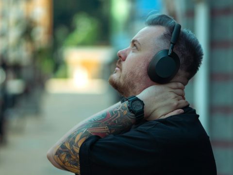 Исследование: прослушивание музыки помогает бороться с тревожностью