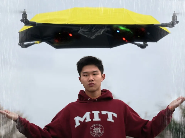 Инженер изобрел прототип летающего зонтика без ручки