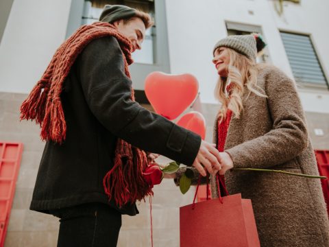 Валентинка по расчету: почему любовь превратилась в обязанность