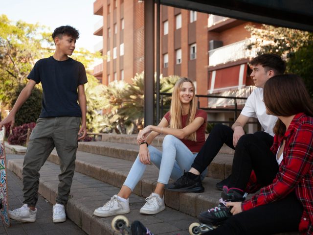 Ученый заявил, что среднестатистические миллениалы умнее зумеров