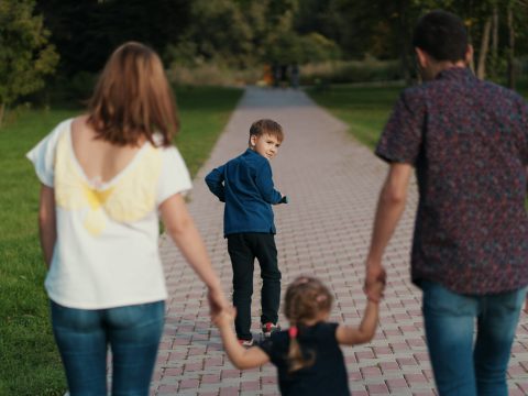 Исследование: как родительское выгорание влияет на благополучие детей