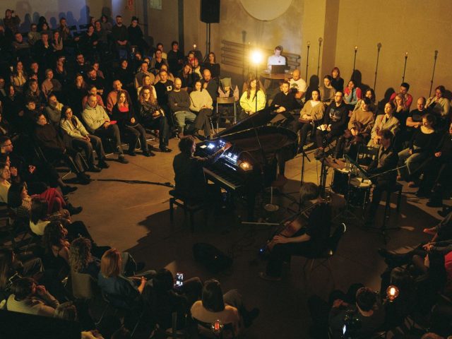 Композитор Дима Устинов презентует свой новый альбом Music for a really long walk в ДК «Рассвет»