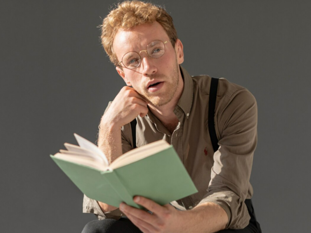 «Яндекс Книги» поделились списком произведений, которые удерживали особое внимание читателей в 2025 году